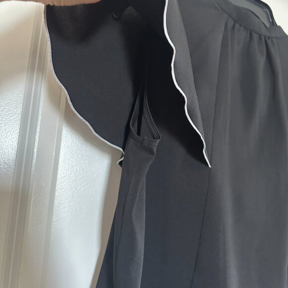 Cute cut blouse - Picture 4 of 4